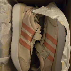 adidas Kids Retro Runner Shoes in Blush Pink